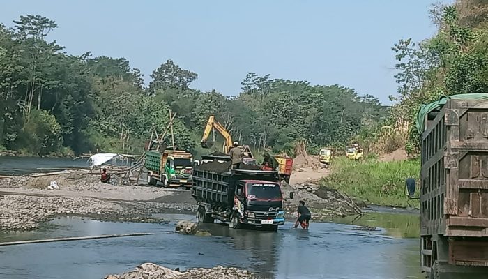 Dugaan Tambang Pasir Ilegal di Sungai Brantas Blitar Resahkan Warga