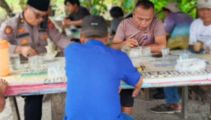 Jumat Barokah Polsek Sunggal: Iptu Nizar Nasution Makan Siang Bersama Warga, Perkuat Silaturahmi dan Kamtibmas