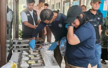 Tim Labfor Dari Polda Sumut Terjun Langsung Menyelidiki SPPG Pasca Siswa Keracunan di SMA Negeri Berastagi