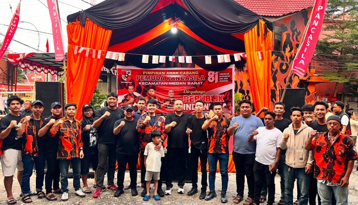Semarak HUT ke-81 RI, Panjat Pinang PAC PP Medan Barat Bertabur Hadiah