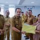 Wali Kota Tebing Tinggi Serahkan SK PIP, Tekankan Integritas Kepala Sekolah