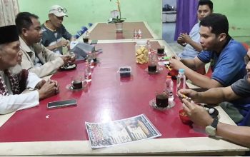 Bupati Sergai Nikmati Kerang Rebus di Warung Idola, Dorong Generasi Muda Berani Berwirausaha