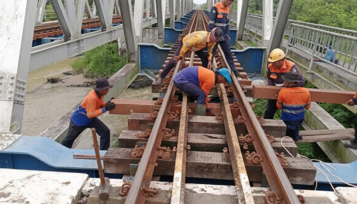 Komitmen KAI Sumut Jaga Kelestarian Lingkungan Lewat Penggunaan 3.131 Bantalan Sintetis