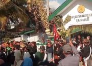 Jamasan Gong Kyai Pradah Jadi Rebutan, Warga Blitar Rela Berdesakan Demi Berkah
