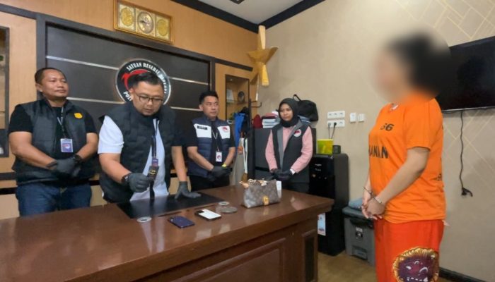 Polisi Ringkus DJ Cantik Medan Edarkan Pod Getar