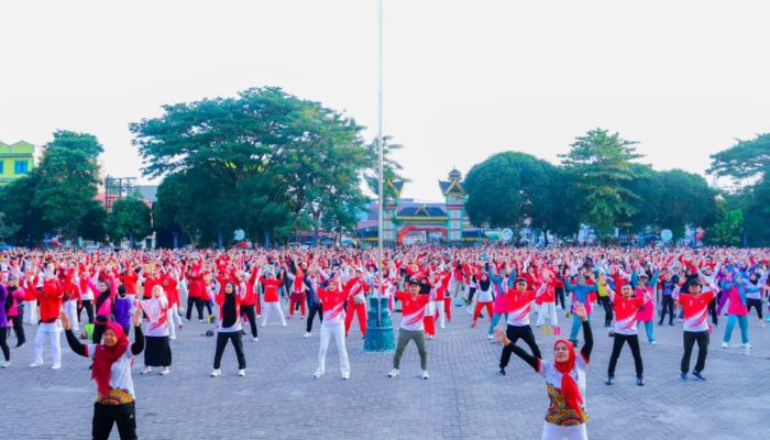 Ribuan Warga Tebing Tinggi Semarakkan HUT Ke-81 RI di Lapangan Merdeka