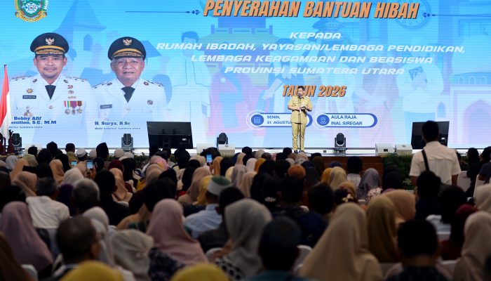Gubsu Serahkan Hibah Rp200 Miliar untuk 567 Penerima di Sumut
