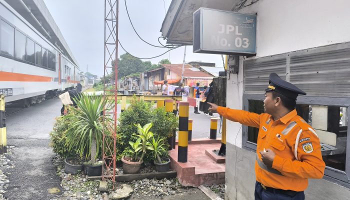 Perkuat Keselamatan Perlintasan Sebidang, KAI Divre I Sumut Tambah 180 Petugas Ekstra