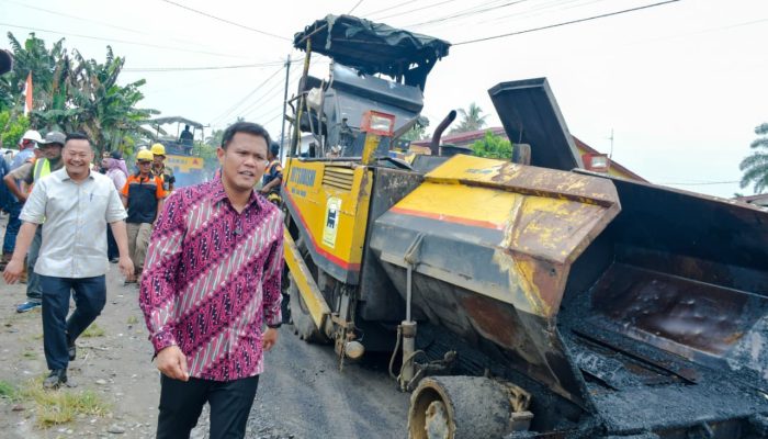 Wabup Sergai Tinjau Jalan Lubuk Rotan–Naga Kisar, Hotmix 1.086 Meter