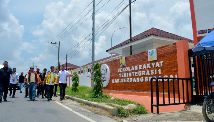 Didampingi Wabup, Musa Rajekshah Tinjau Pelebaran Jalan Nasional dan Sekolah Rakyat di Sergai