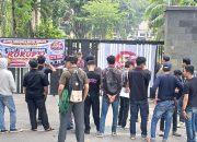 Pengadaan 15 Ribu Jilbab Terindikasi Korupsi, Mahasiswa Bentangkan Spanduk “Tangkap Dan Adili Ketua PKK Deli Serdang”