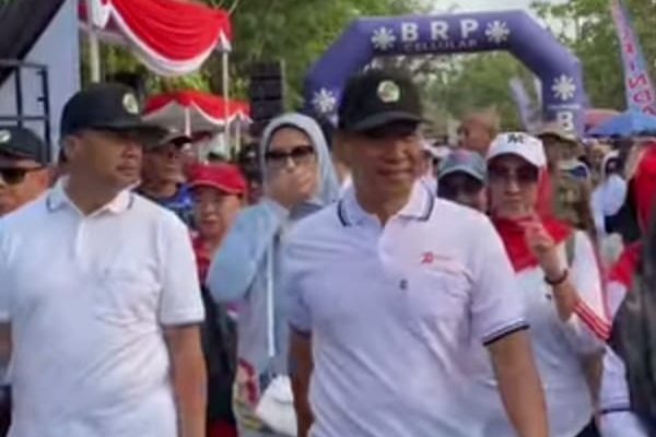 Jalan Sehat Koperasi Meriah, Plt Bupati Ahmad Baharudin Ajak Masyarakat Dukung Program Pemkab Tulungagung