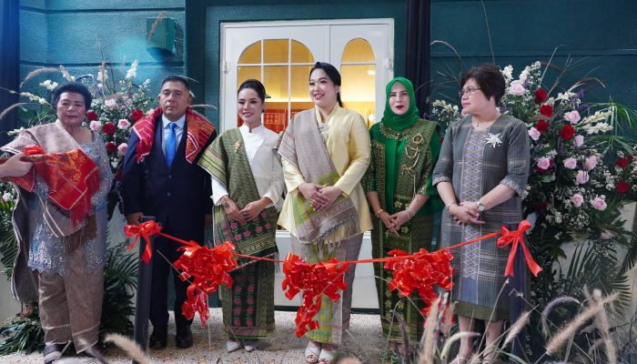 Angkat Pesona Tenun Karo ke Panggung Modern, Airin Rico Waas Resmikan Gallery Torose