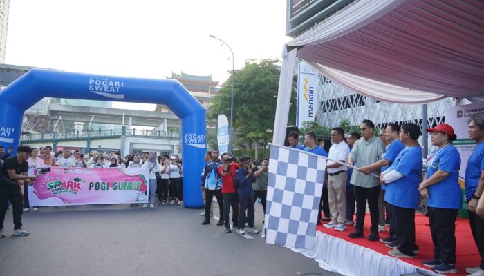 Lepas Jalan Sehat Spark Go To Campus, Rico Waas Tekankan Pentingnya Edukasi Kesehatan Reproduksi