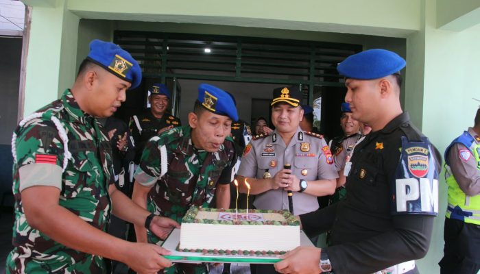 HUT ke-81 TNI, Kapolres Tebing Tinggi Datang Bawa Kue dan Pesan Persatuan