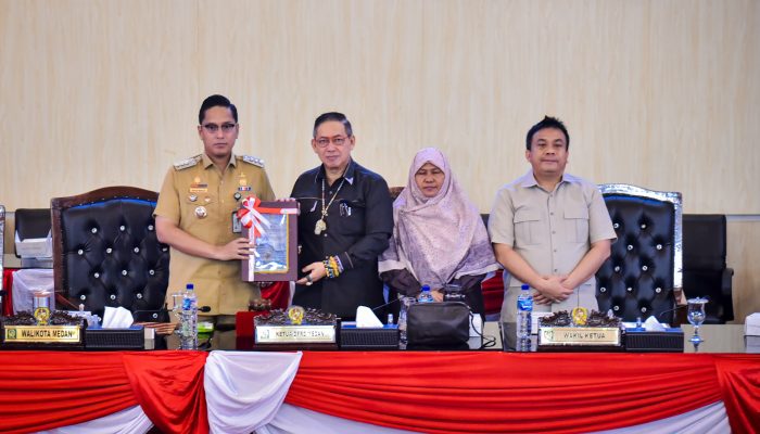 Rico Waas Hadiri Paripurna DPRD, Perda Penanggulangan Kemiskinan Medan Diusulkan Direvisi