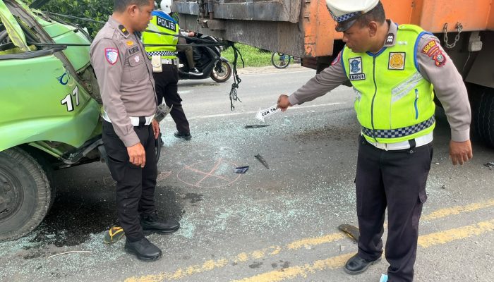 Tabrakan Beruntun Tiga Kendaraan di Perbaungan, Sopir Angkot KUPM Tewas dan 9 Orang Luka-Luka