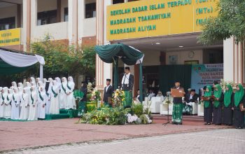 Pimpin Upacara Hari Santri 2026, Rico Waas Ajak Santri Kuasai Teknologi Menuju Indonesia Emas
