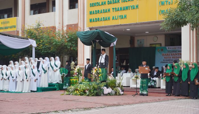 Pimpin Upacara Hari Santri 2026, Rico Waas Ajak Santri Kuasai Teknologi Menuju Indonesia Emas