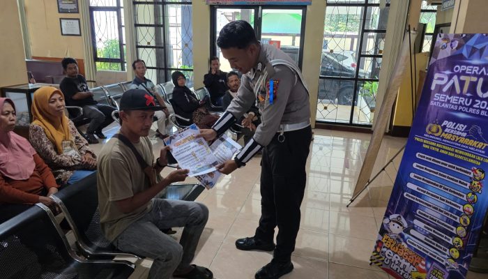 Sambangi Samsat Wlingi, Satlantas Polres Blitar Gencarkan Edukasi Operasi Patuh Semeru 2026, Sembilan Pelanggaran Jadi Sasaran